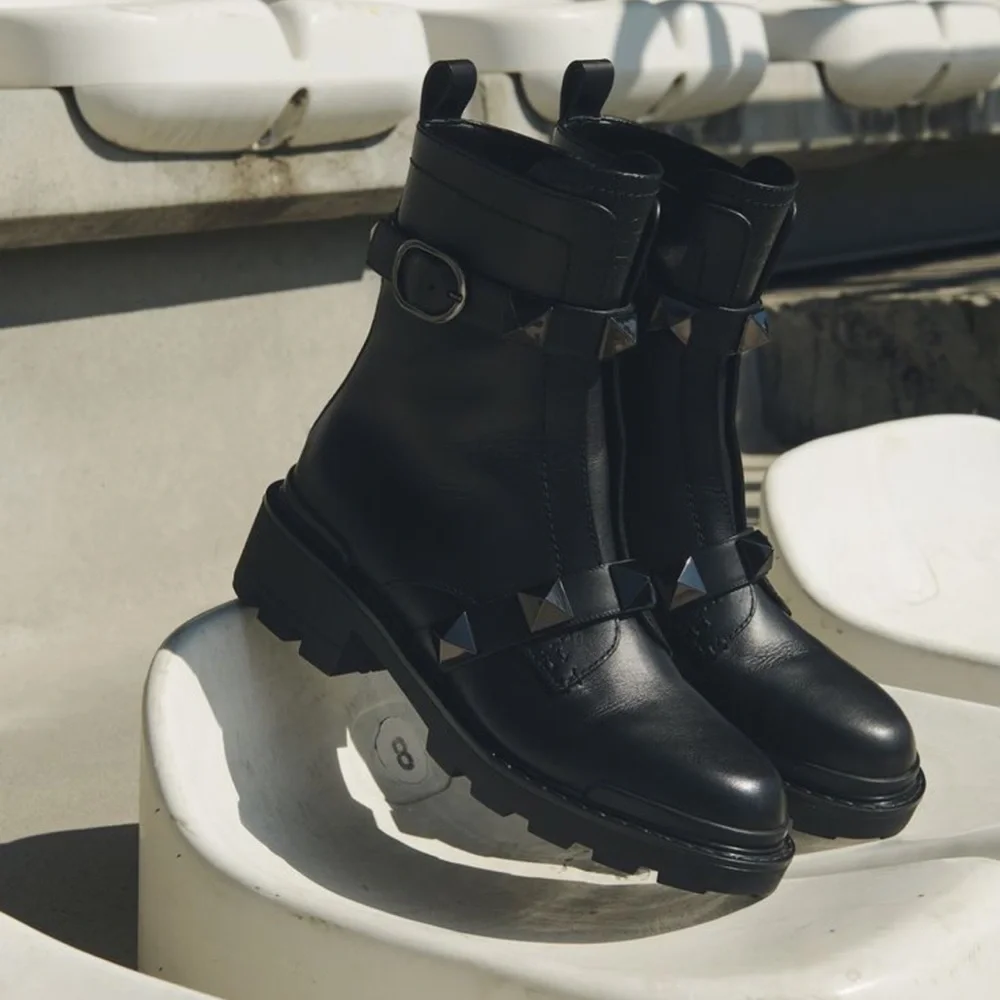 Valentino Garavani Roman Rockstud Black Leather Combat Boots size 37 US 7 NIB - Picture 2 of 16